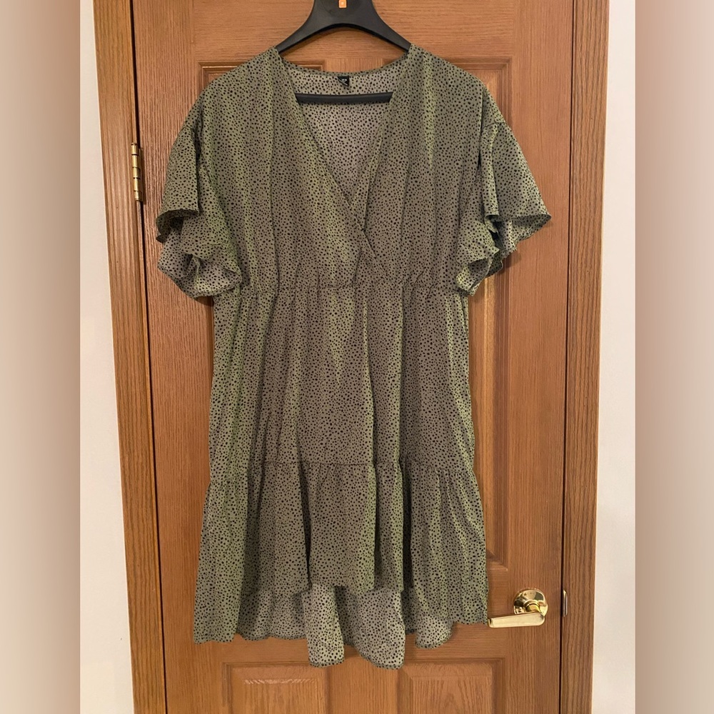 Shein Curve women’s green polka dot dress